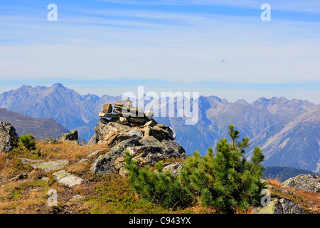 Autriche, Tyrol, Pitztal, cairn dans la montagne, paysage de montagne d'automne Banque D'Images