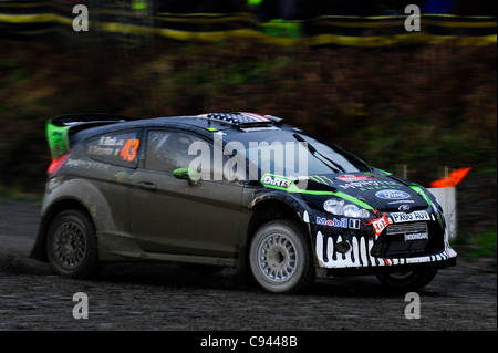 11.11.2011 Powys, Pays de Galles. Ken Block (USA) et Co-Driver Alex Gelsomino (USA) dans la # 43 Monster World Rally Team Ford Fiesta RS WRC en action sur la seconde passe de l'étape est Dyfi (SS9) au cours de la deuxième journée de la FIA WRC Wales Rally GB. Crédit obligatoire : ActionPlus Banque D'Images