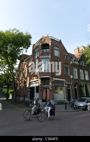 Les cyclistes sur l'avenue Concordia, une rue à Rotterdam Banque D'Images