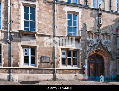 Entrée et façade de la célèbre Laboratoires Cavendish, de l'Université de Cambridge, Angleterre. Banque D'Images