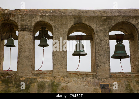 Californie - Les cloches de l'historique Mission San Juan Capistrano. Banque D'Images