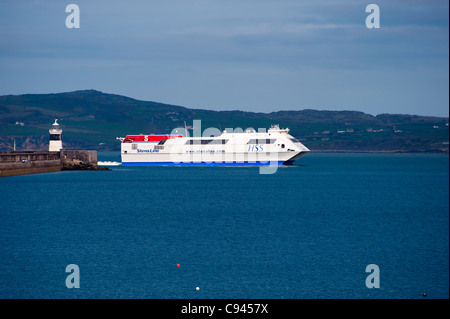 Stena Explorer provenant d'un croisement de l'Irlande à un port de Holyhead. Banque D'Images