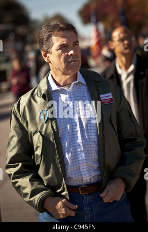 Candidat présidentiel républicain Gov. Rick Perry sduring la parade de jour de vétérans annuel le 11 novembre 2011 à Columbia, en Caroline du Sud. La parade est l'une des plus grandes nations comme Colombie-britannique abrite plusieurs grandes bases militaires. Banque D'Images