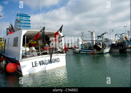 Bassin de la Manche, du port de pêche de site du patrimoine mondial de l'UNESCO Le Havre en Normandie, avec les chalutiers Banque D'Images