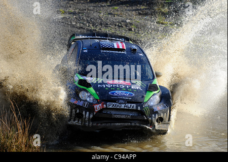 12.11.2011 Powys, Pays de Galles. Ken Block (USA) et Co-Driver Alex Gelsomino (USA) dans la # 43 Monster World Rally Team Ford Fiesta RS WRC en action à travers le cours d'eau lors du premier passage de l'étape d'agneau doux (SS13) au cours de la 3e Journée de la FIA WRC Wales Rally GB. Crédit obligatoire : ActionPlus Banque D'Images