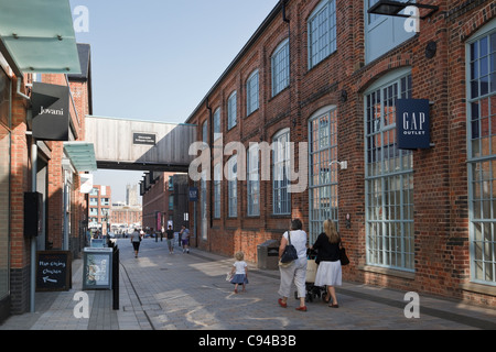 Designer Outlet Centre Gloucester Quays. Les quais de Gloucester, Gloucestershire, Angleterre, Royaume-Uni, Angleterre Banque D'Images