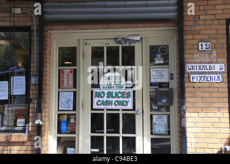 Grimaldi's Pizzeria, Dumbo (Down Under the Manhattan Bridge Overpass) Brooklyn, New York City, USA Banque D'Images