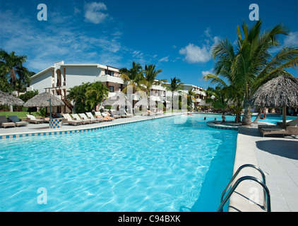 La piscine de l'hôtel Catalonia Royal Bavaro, Punta Cana, République Dominicaine Banque D'Images