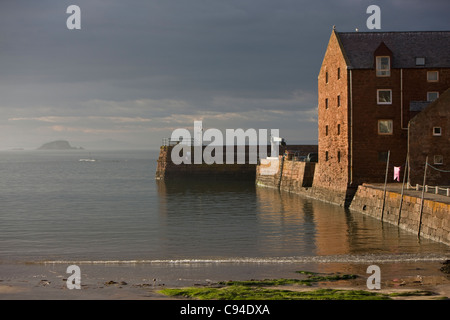 Entrée du port de North Berwick. Banque D'Images