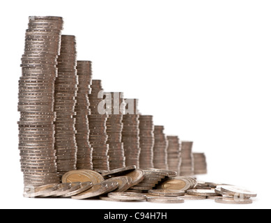 Des piles de 2 euros Pièces in front of white background Banque D'Images