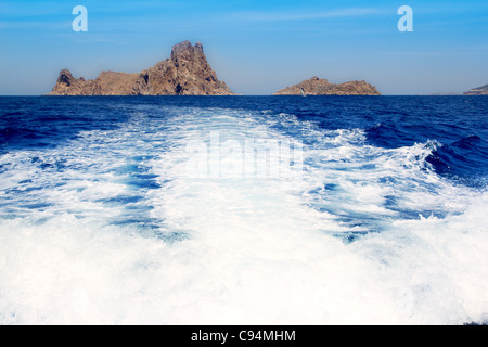 Es Vedra Ibiza bateau de service de lavage prop dans Iles Baléares mer Méditerranée Banque D'Images