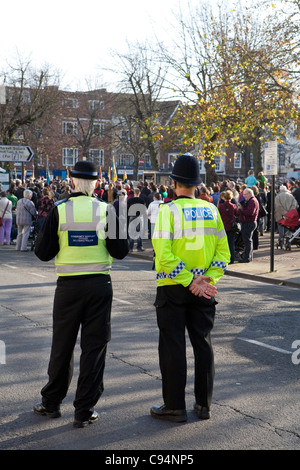 Agent de police et de soutien communautaire Agent de service lors d'un événement à Salisbury Wiltshire, UK Banque D'Images