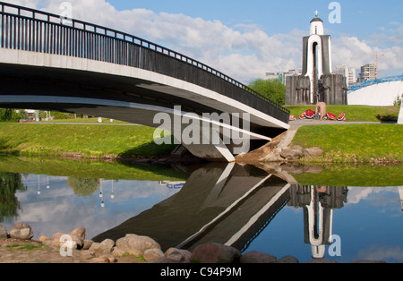 Île des larmes sur la rivière Svisloch memorial à Minsk, Bélarus Banque D'Images