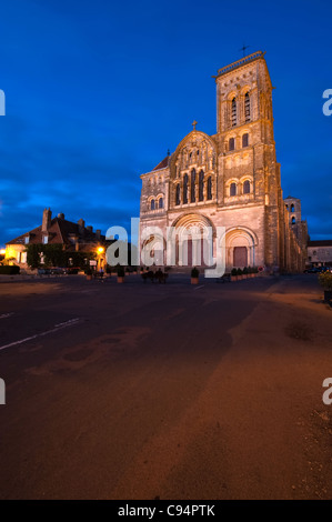 France, Bourgogne, Yonne, Basilique Sainte Madeleine de Vézelay avec, Banque D'Images