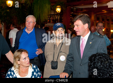 Ré-élu législateur Nassau County Dave Denenberg (D-Merrick) lors de la nuit de l'élection démocratique Parti, Mineola, New York le 9 novembre 2011 Banque D'Images