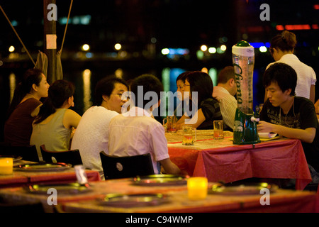 Boat Quay : diners Banque D'Images