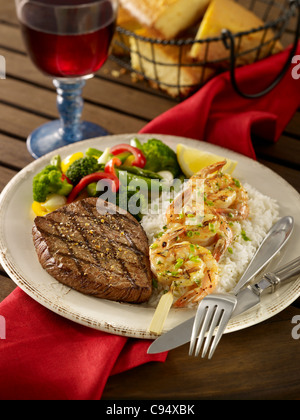 Crevettes Steak et le dîner avec du riz blanc et des légumes Banque D'Images