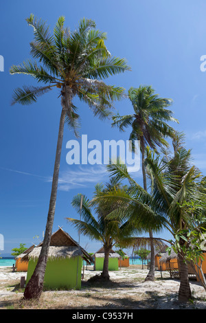 Bungalow resort sur la plage de Ko Lipe, Thaïlande Banque D'Images