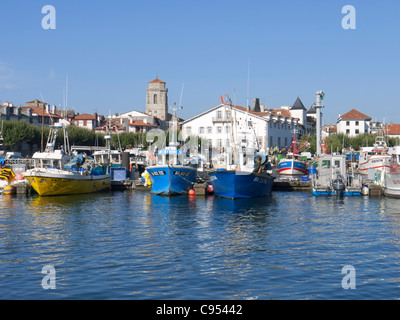 St Jean de Luz, Aquitaine, sud-ouest de la France, port de pêche Basque Banque D'Images