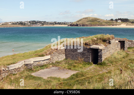 Point d'armes à feu ; Padstow ; looking towards Daymer Bay et Brea Hill, Cornwall, UK Banque D'Images