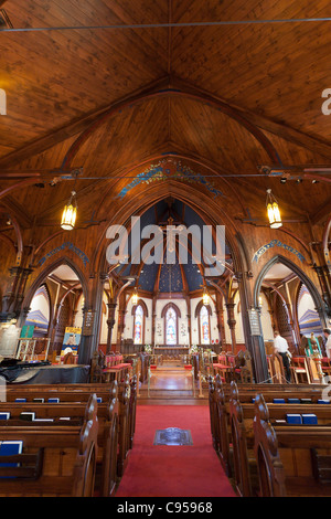 Intérieur et de l'autel de St John's Anglican Church. Le riche intérieur en bois de Lunenburg, vénérable de l'Église anglicane. Banque D'Images