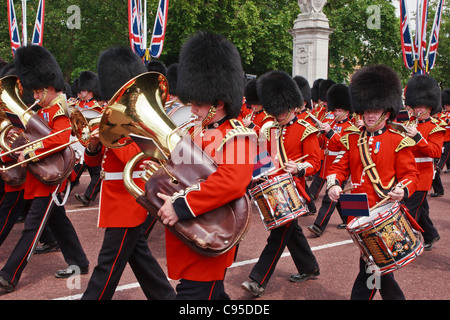 Des musiques de la Division des ménages pendant la parade la couleur près de Buckingham Palace, Londres. Banque D'Images