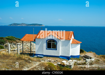 Petite église byzantine sur la colline, sur l'île de Thassos, Grèce Banque D'Images