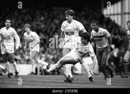 Tottenham Hotspur / Watford 11/4/87 Steve Hodge et Gary Mabbutt FA Cup 1987 demi-finale Banque D'Images