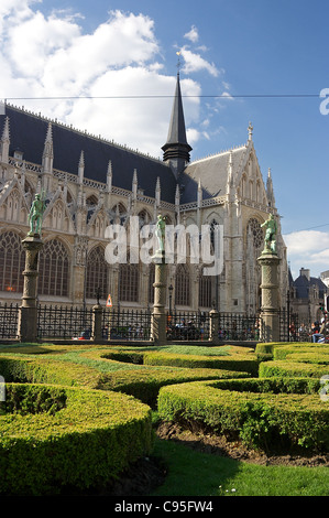 Petit Sablon park et l'Eglise Notre Dame du Sablon (église Notre Dame de Sablon ). Bruxelles, Belgique Banque D'Images