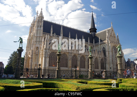 Petit Sablon park et l'Eglise Notre Dame du Sablon (église Notre Dame de Sablon ). Bruxelles, Belgique Banque D'Images