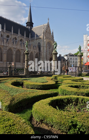 Petit Sablon park et l'Eglise Notre Dame du Sablon (église Notre Dame de Sablon ). Bruxelles, Belgique Banque D'Images