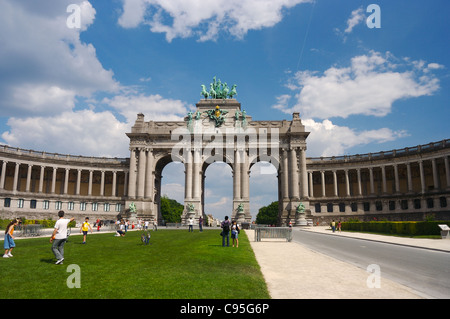 L'Arc de Triomphe se face au Parc du Cinquantenaire à Bruxelles, Belgique Banque D'Images