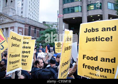 Le 30 septembre 2011, le centre-ville de Manhattan, un Plaza de la police près de l'Hôtel de Ville, Occupy Wall Street Banque D'Images
