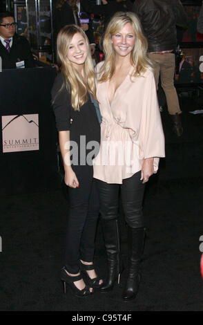 LOCKLEAR AVA & HEATHER LOCKLEAR LA TWILIGHT SAGA : Breaking Dawn - PART 1. Première mondiale LE CENTRE-VILLE DE LOS ANGELES CALIFORNIA USA Banque D'Images