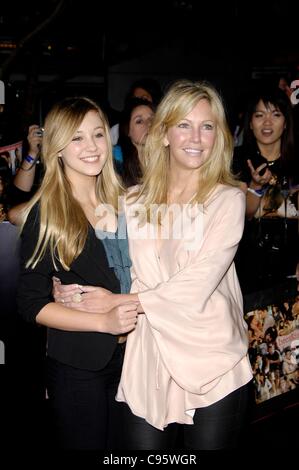 Ava Sambora, Heather Locklear aux arrivées pour La Saga Twilight : Breaking Dawn - Part 1 Premiere, Nokia Theatre à Los Angeles. Vivre, Los Angeles, CA le 14 novembre 2011. Photo par : Michael Germana/Everett Collection Banque D'Images