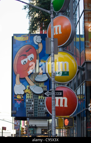 M&M World Store à Times Square New York City USA Banque D'Images