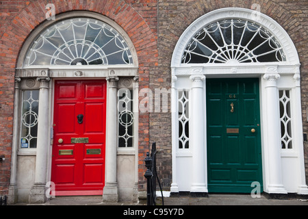 République d'Irlande, Dublin, Merrion Square, portes géorgiennes Banque D'Images