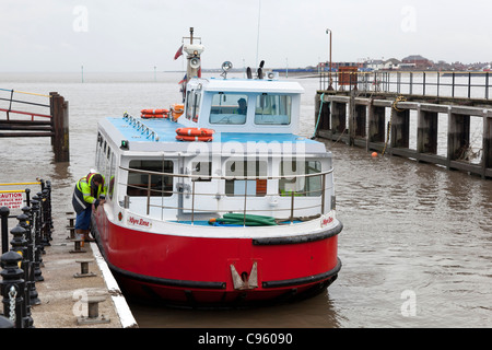 La Fleetwood à Knott nommé ferry fin Rose Wyre qui traverse la rivière Wyre. Banque D'Images