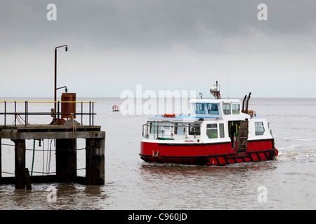 La Fleetwood à Knott nommé ferry fin Rose Wyre qui traverse la rivière Wyre. Banque D'Images