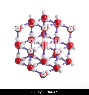 Treillis de glace. Les atomes sont représentés comme des sphères et sont de couleurs différentes : l'oxygène (rouge) et l'hydrogène (blanc). Banque D'Images