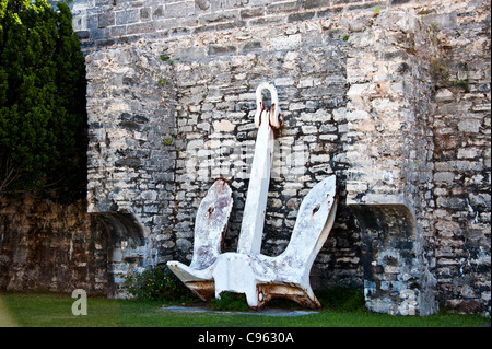 Anchor leaning against wall. Banque D'Images