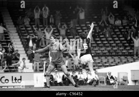 Aston Villa v West Ham United à Villa Park 25/4/87 Tom McAlister Banque D'Images