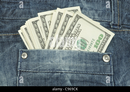 Des centaines de dollars dans une poche de jeans, gros plan Banque D'Images