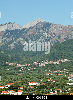 Voir d'Ypsario (Ipsario), la plus haute montagne de l'île de Thassos, en Grèce. Banque D'Images