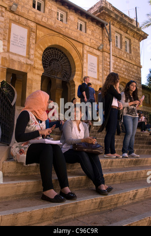 Les étudiants sur le campus de l'Université américaine de Beyrouth (AUB), Ras Beirut, Liban. Banque D'Images