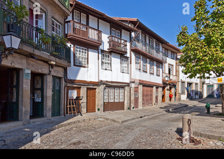 Santiago place médiévale (également connu sous le nom de Sao Tiago ou Sao Thiago) dans le centre historique de Guimaraes, Portugal. Patrimoine mondial Banque D'Images