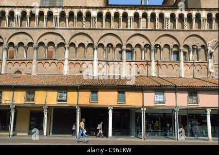 La Piazza Trento e Trieste arcades Ferrara Italie Banque D'Images