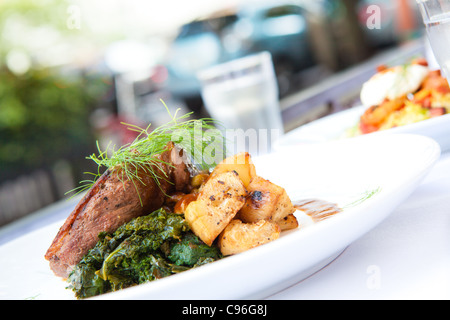 Assiette de steak grillé Banque D'Images