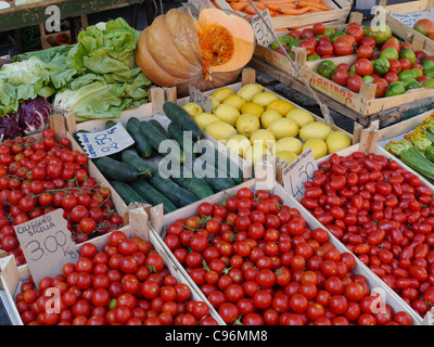 Les légumes en vente au marché de Campo de Fiori, Rome Banque D'Images