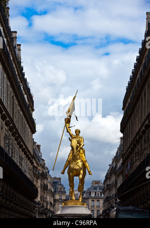 Paris, place des Pyramides, les mounument Ieanne D'Arc Banque D'Images